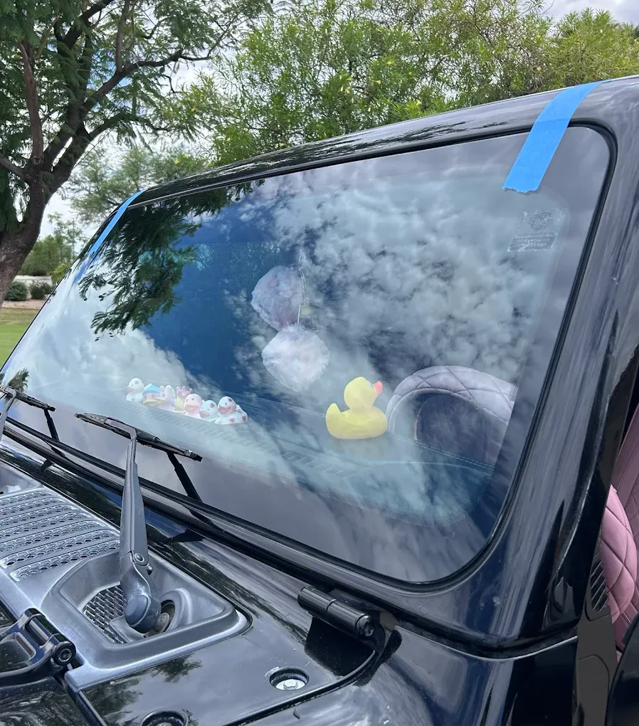 Mobile Windshield replacement service- image